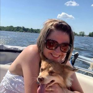 Meet your Posher, Cassandra